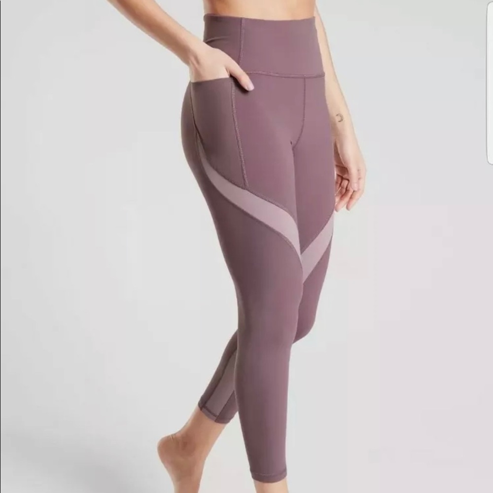 Athleta Salutation Stash Pocket 7/8 tight purple